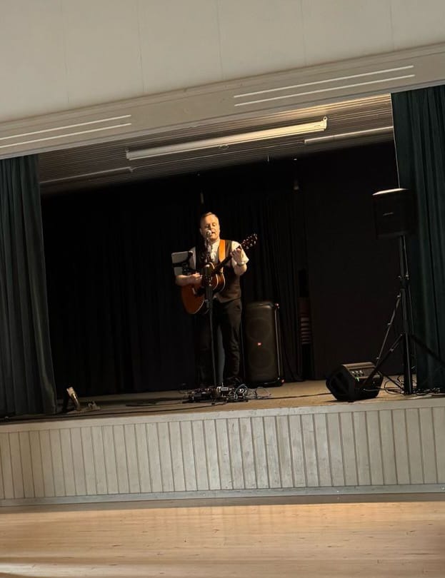 Trubaduuri Severi esiintyy Kellokosken Linjalassa